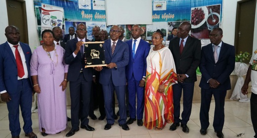  la fédération des mutuelles du personnel des régions et districts de Côte d’Ivoire (FEMURED –CI) décerne le prix d’or du meilleur Président des régions et districts de Côte d’Ivoire a monsieur Beugre Donatien, Président du Conseil Régional de  feature image